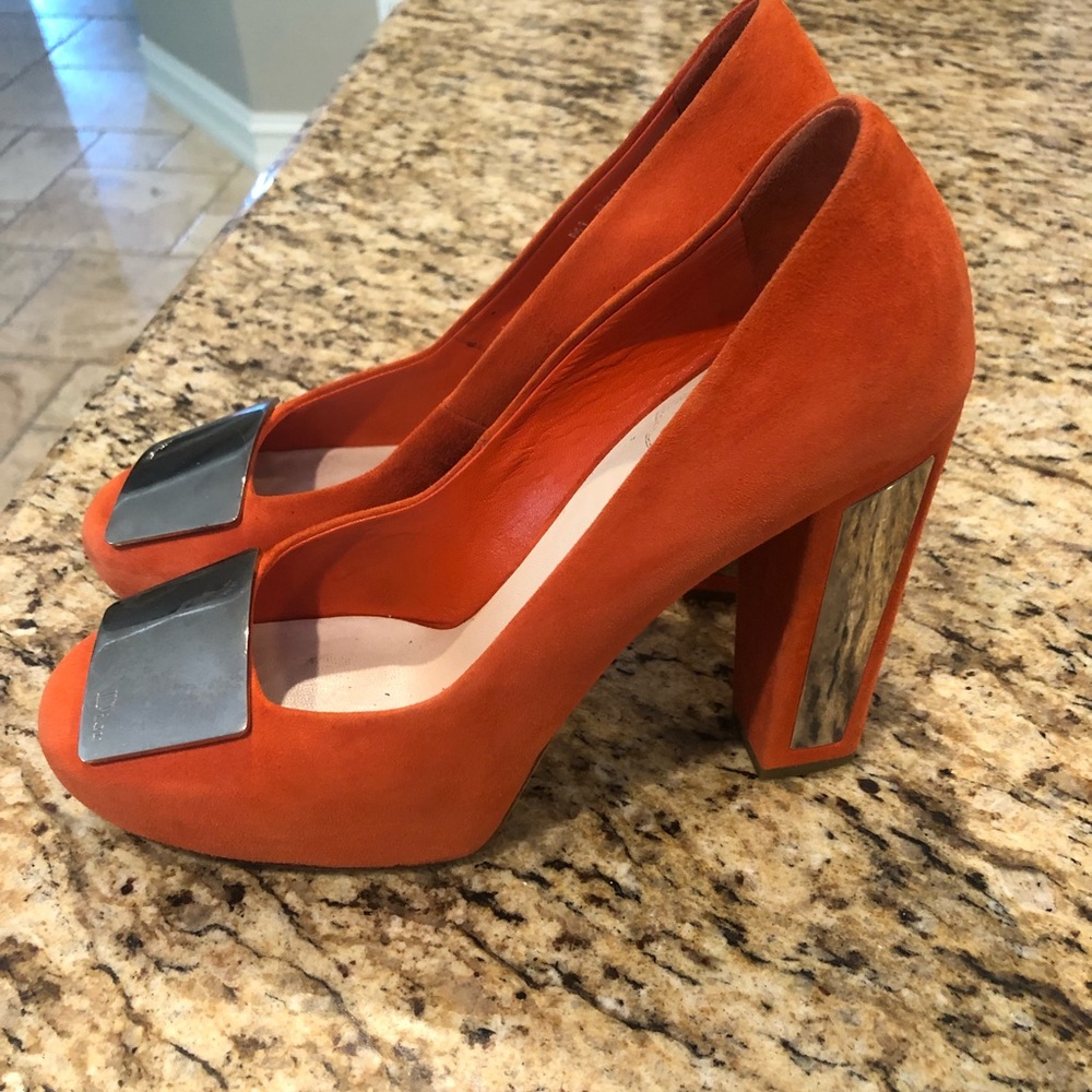 Size 38.5 will fit 7.5